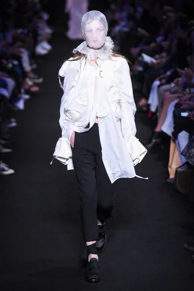 Look 19
